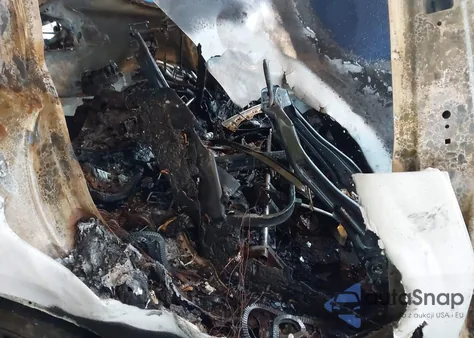 2021 Tesla Model Y Long Range Dual Motor All-Wheel Drive z USA, uszkodzony, nr VIN 5YJYGDEE5MF263019